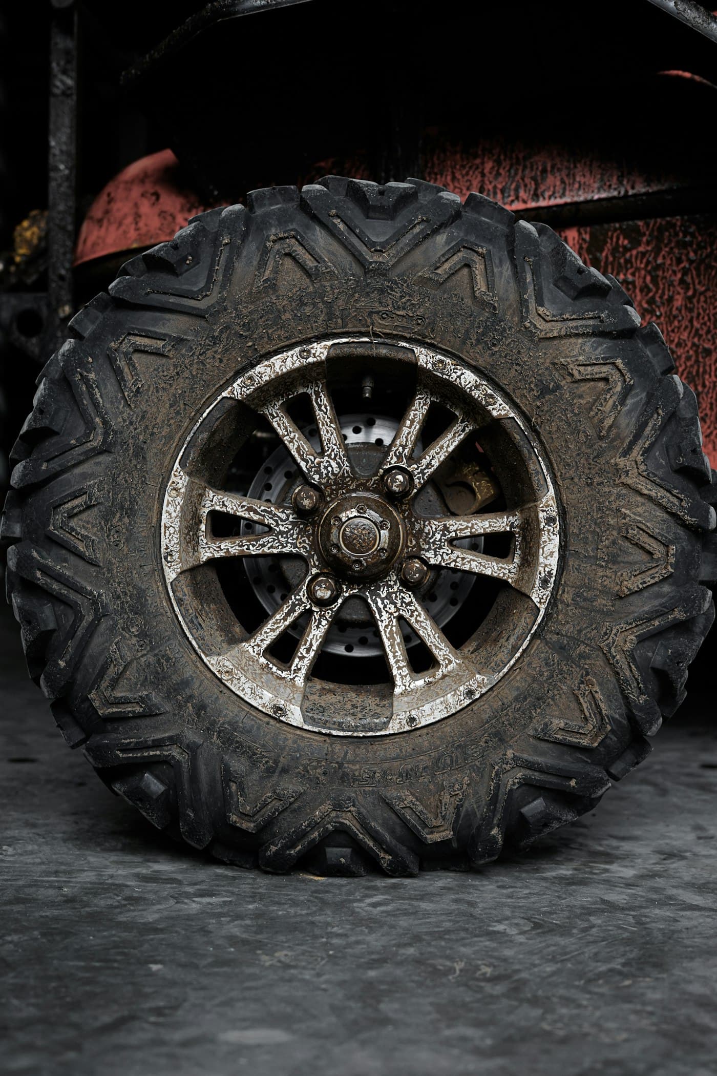 Worn off-road tyre, all-terrain tread